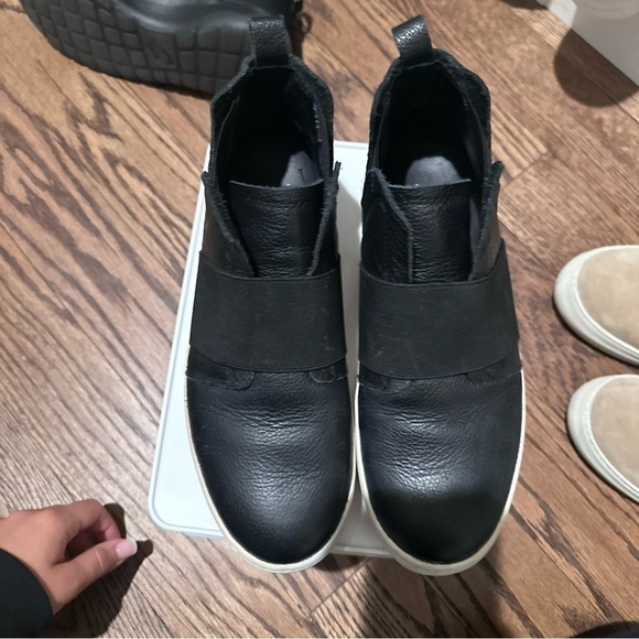 J/Slides Holland Black Platform Sneaker - Picture 2 of 6